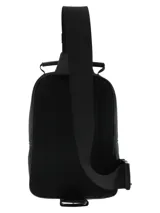 Bandolera negra RKF Water Resistant, confeccionada en poliéster reciclado con forro interior sustentable. Cuenta con compartimento principal y bolsillos con cierre a prueba de agua, correa ajustable y llavero mosquetón.
