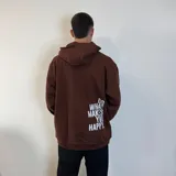 Canguro marrón con capucha, corte oversize, bolsillo tipo canguro y puños ajustados.
