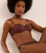 Kit de dos bombachas modelo bikini hilo confeccionadas en microfibra lisa.