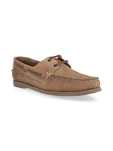 Zapato náutico color marrón, con cordones de cuero y suela de goma.
