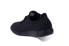 Zapatillas blancas de lana merino, diseño minimalista y atemporal, sin género y para todas las edades. Capellada y forro de lana merino, suela de EVA.