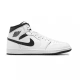 Zapatillas de caña media Air Jordan 1 Mid, color blanco con detalles en negro.