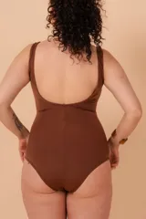 Malla entera color borgoña con breteles finos y escote en V con nudo.