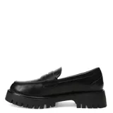 Mocasín negro de cuero sintético con plataforma track y apliques de tachas plateadas.