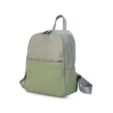 Mochila color beige de nylon resistente, con cierre principal y bolsillo frontal. Cuenta con detalle en simil cuero y bolsillo pequeño. Bolsillo trasero con cierre y bolsillos laterales para mayor comodidad. Correas a tono.