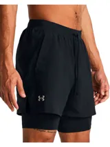 Short deportivo Under Armour Launch 5 2N1 para hombre, color negro con logo blanco. Diseño 2 en 1 con calza interior ajustada y short exterior holgado. Ideal para running y entrenamiento.