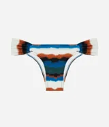 Bombacha de bikini estampada con rayas irregulares estilo acuarela, laterales drapeados y medalla de la marca.