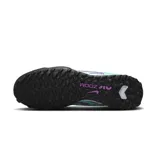 Championes de fútbol Nike Zoom Mercurial Vapor 15 Academy TF, color celeste con detalles en violeta y negro.