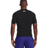 Remera deportiva Under Armour HeatGear negra de calce ajustado, mangas cortas y cuello redondo.