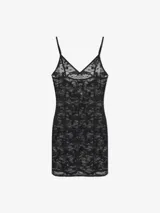 Combinación tipo slip dress corta de encaje negro, con escote en V tanto en el frente como en la espalda y tirantes finos.