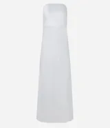 Vestido midi de satén blanco, sin breteles, con escote drapeado en la espalda y tira elástica.