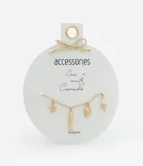 Pulsera dorada con dijes colgantes de estrella de mar, pez, caracol y concha.