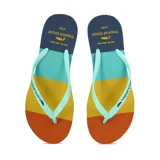 Ojotas de goma con base a rayas horizontales en azul, amarillo y naranja. Tiras de goma color celeste.