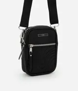Cartera porta celular negra con correa desmontable y bolsillo delantero con cierre.