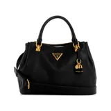 Bolso satchel negro de cuero sintético texturizado, con doble asa de mano y correa bandolera ajustable. Tiene cierre superior con cremallera, interior forrado y herrajes dorados. El frente presenta el logo triangular metálico de Guess y un dije colgante con el logo de la marca.