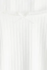 Remera blanca de manga larga, corte ajustado y corto (cropped), confeccionada en tejido acanalado. Presenta un escote pronunciado ribeteado en encaje y un pequeño moño de satén en el centro del escote.