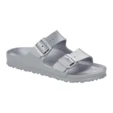 Sandalias Birkenstock Arizona EVA plateadas, con dos correas ajustables con hebillas metálicas.