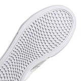 Championes de mujer de estilo plataforma, color blanco, con cierre de cordones y diseño deportivo.