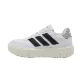 Championes Adidas Courtblock Bold para dama, color blanco con las tres tiras laterales en negro y detalles en gris.