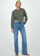 Buzo verde militar de tejido fluido con cuello redondo y mangas largas. Presenta costuras decorativas y diseño recto.