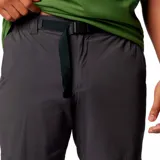 Short color arena con cinturón ajustable incorporado.