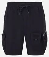 Bermuda cargo negra con cintura elástica ajustable con cordón, bolsillos laterales con cremallera y bolsillos cargo con solapa.