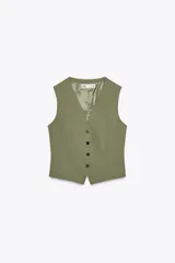Chaleco verde oliva de Zara Woman Collection, con escote en pico, sin mangas y cierre frontal con botones negros.