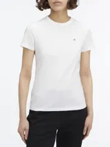 Remera blanca de algodón con corte slim y logo 'ck' bordado en el pecho.