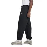 Pantalón de jogging negro de felpa francesa con cintura y tobillos elastizados, cordón de ajuste externo, bolsillos laterales y trasero. Logo bordado de New Balance en el muslo izquierdo.