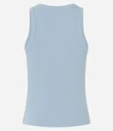 Musculosa básica verde claro de ribana de algodón con textura acanalada y cuello redondo.