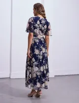 Vestido largo de gasa estampada con flores, escote en V, corte en la cintura y lazo de ajuste.
