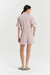Short de poplin de algodón rosa con bordado de isologo y cintura elástica.