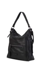 Bandolera negra de simil cuero con correa corta y otra larga ajustable. Tiene un bolsillo metálico frontal y otro trasero, además de varios bolsillos internos.