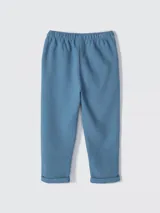Pantalón de jogging celeste con textura acanalada, cintura elástica y bolsillos laterales.