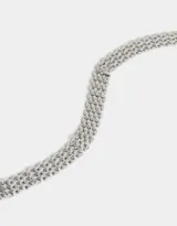 Collar corto dorado con cadena de eslabones de metal de tira ancha y cierre de mosquetón.