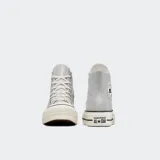 Championes Converse Chuck Taylor All Star Lift Platform color gris, de caña alta y plataforma blanca con línea negra.