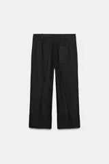 Pantalón culotte de tiro alto color crudo, con bolsillos delanteros y traseros. Cierre frontal con cremallera y ganchos metálicos.