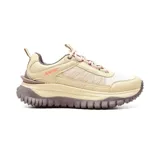 Championes Hi-Tec Dianne color beige con detalles en rosa y suela marrón con plataforma.