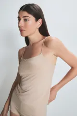 Musculosa color piel con breteles finos.