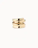 Anillo dorado de metal bañado en plata con diseño orgánico irregular.