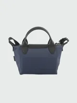 Bolso Longchamp modelo Le Pliage Energy XS, color verde militar, con doble asa corta de cuero negro y correa larga extraíble.