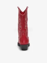 Botas rojas de estilo cowboy con bordados blancos y suela negra.