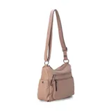 Cartera color beige con correa larga regulable, dos bolsillos frontales con cierre, apertura superior con doble cierre y divisiones independientes, bolsillos internos y bolsillo trasero con cierre.
