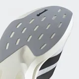 Championes Adidas Adizero Evo SL blancos con detalles en negro, con tecnología Lightstrike Pro y suela Continental.