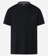 Remera deportiva marrón de corte clásico, cuello redondo y mangas cortas. Confeccionada en tejido de poliéster y modal con tecnología Dry, que facilita la transpiración. Presenta un pequeño estampado con lettering en el pecho.