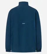 Campera deportiva tipo cortavientos en color azul petróleo, con cuello alto y cierre frontal completo. Presenta recortes de tul translúcido en los laterales, puños elásticos y bolsillos funcionales. Confeccionada en tejido de poliamida.