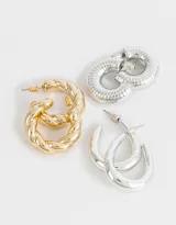 Set de tres pares de aros tipo argolla en diferentes tamaños y diseños: un par plateado con textura, un par plateado liso y un par dorado con textura.