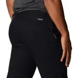 Pantalón de hombre color azul marino, de corte recto, con bolsillos laterales, bolsillos de seguridad con cierre y bolsillo para cuchillo. Confeccionado en tejido elástico con tecnología Omni-Shade UPF 50.