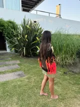 Sweater marrón de lana merino con cuello redondo y flecos XL de colores amarillo, naranja y borgoña.