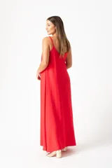 Vestido largo rojo de algodón y elastano, con breteles finos y corte recto.